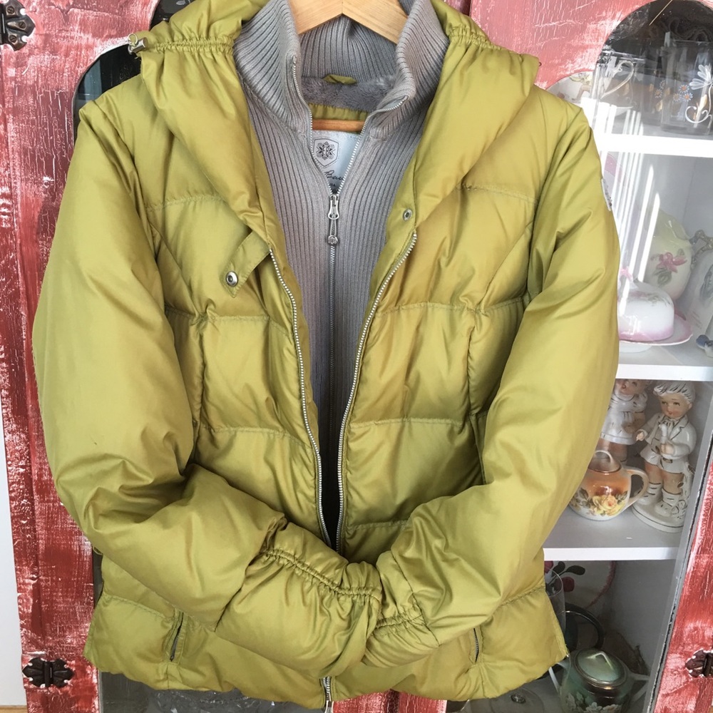 Very flattering Eddie Bauer Down Jacket.